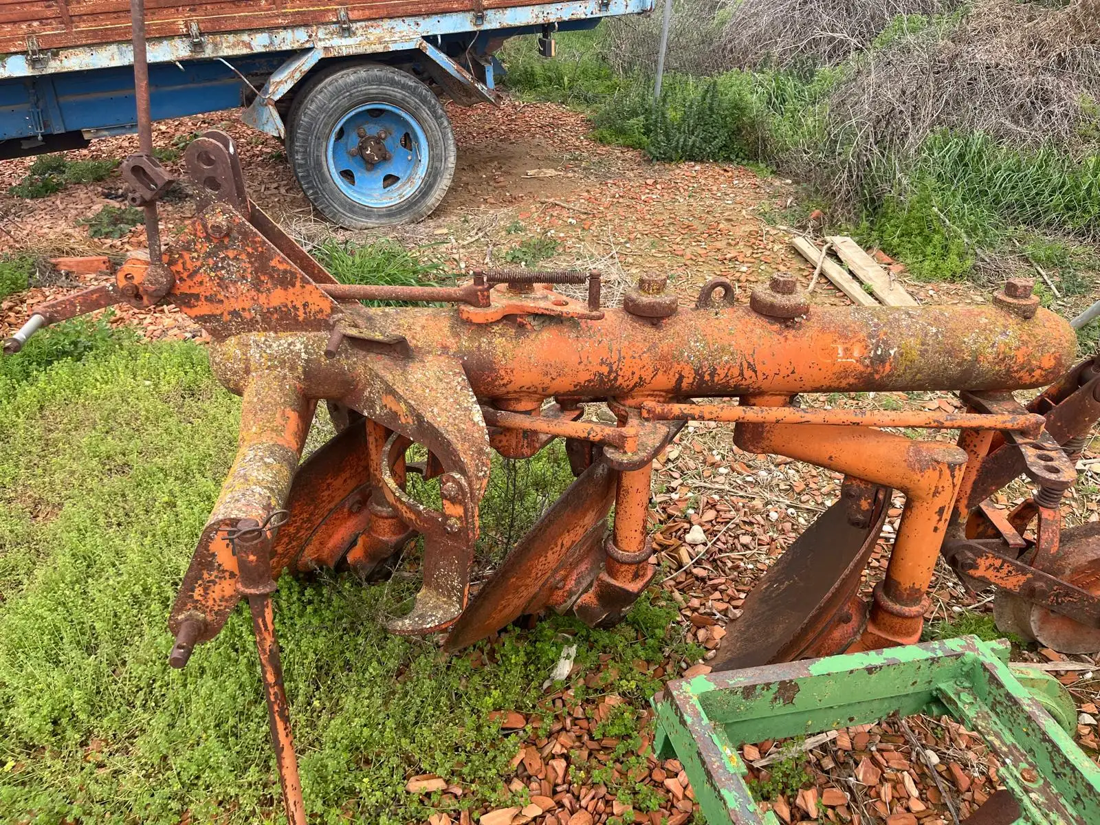 Tridisco artesanal con giro manual antiguo - Imagen del producto