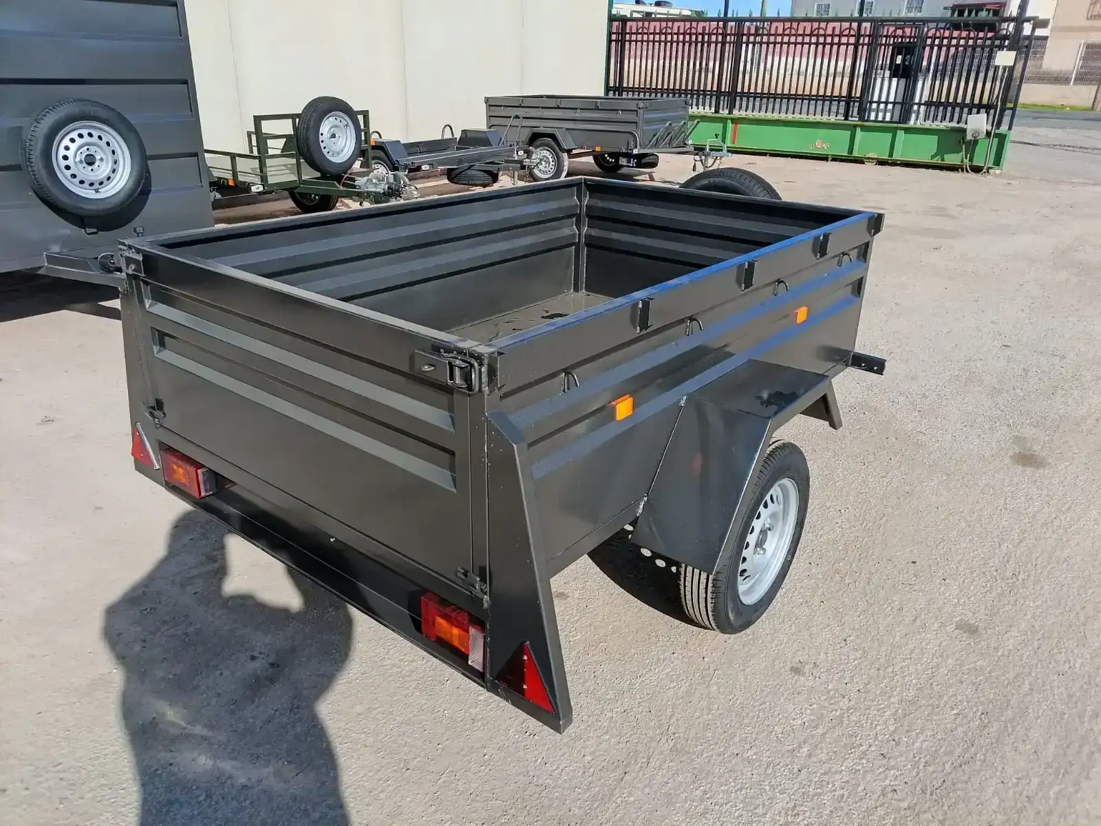 Remolque caja fija 1 eje 2000x1300x500 - vista 2