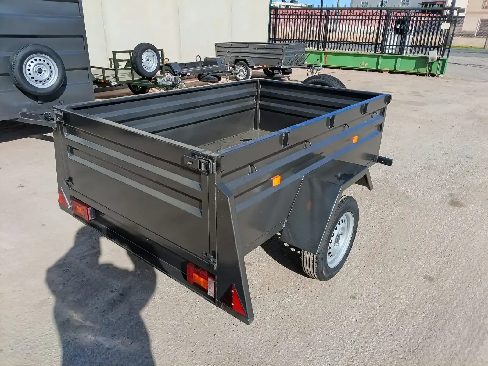 Remolque caja fija 1 eje 2000x1300x500 - vista 2