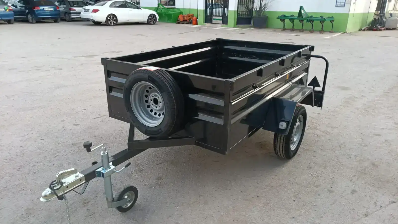 Remolque caja fija 1 eje 2000x1300x520 | caja-fija-ruedas-por-fuera