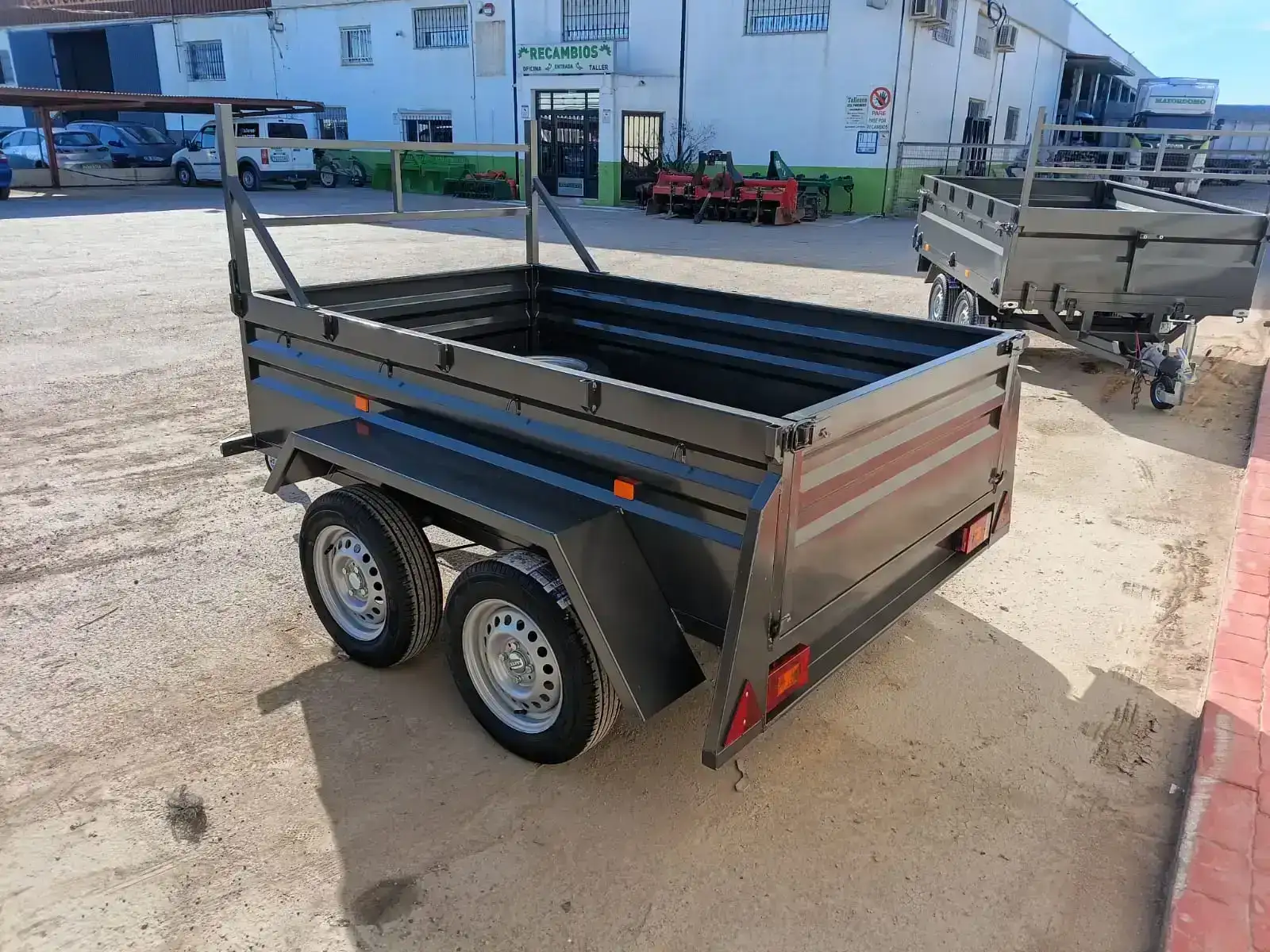 Remolque caja fija 2 ejes 2200x1300x500 - vista 6