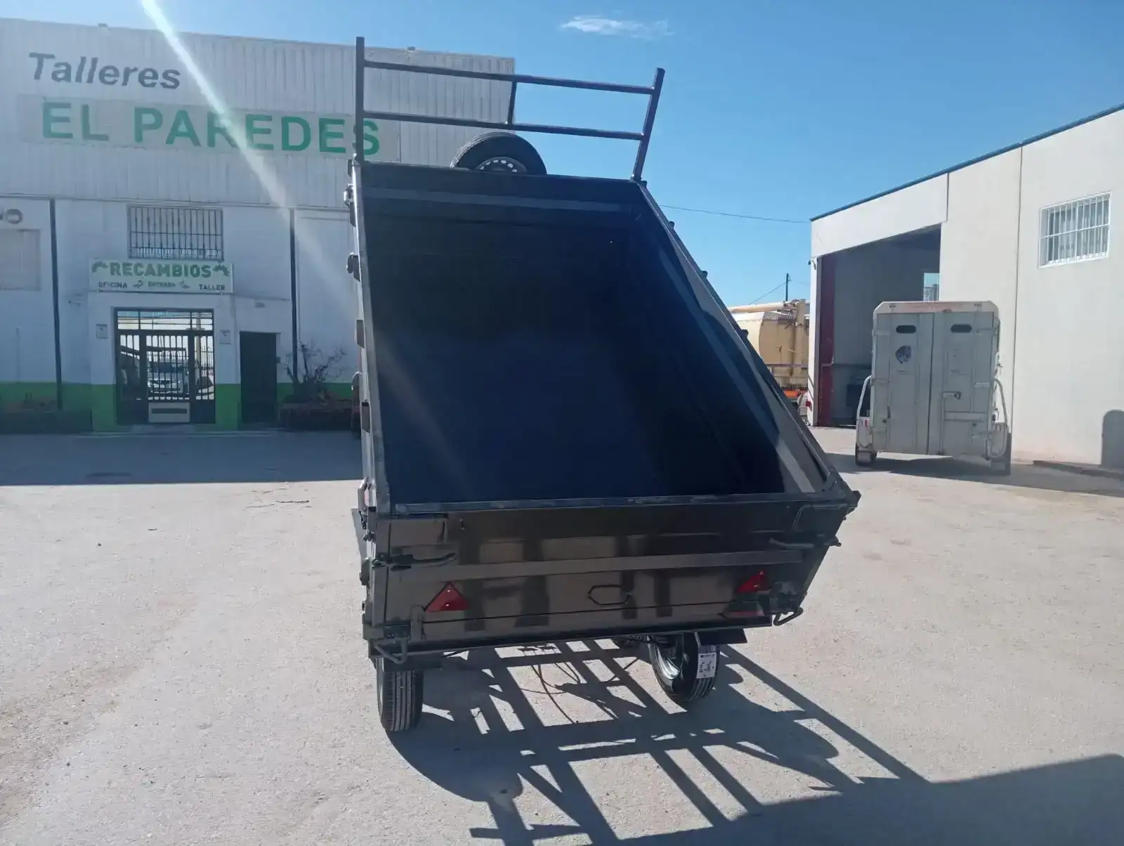 Remolque basculante 2 ejes 2600x1600x500 - vista 9
