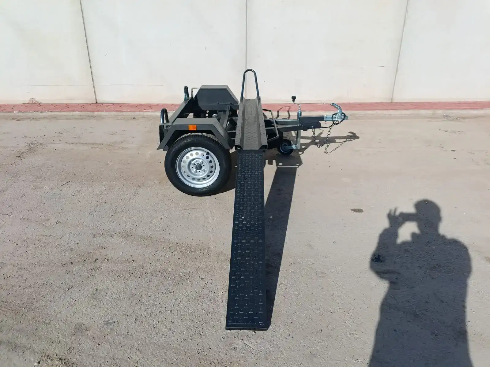 Remolque porta motos transversal para 1 moto - vista 2