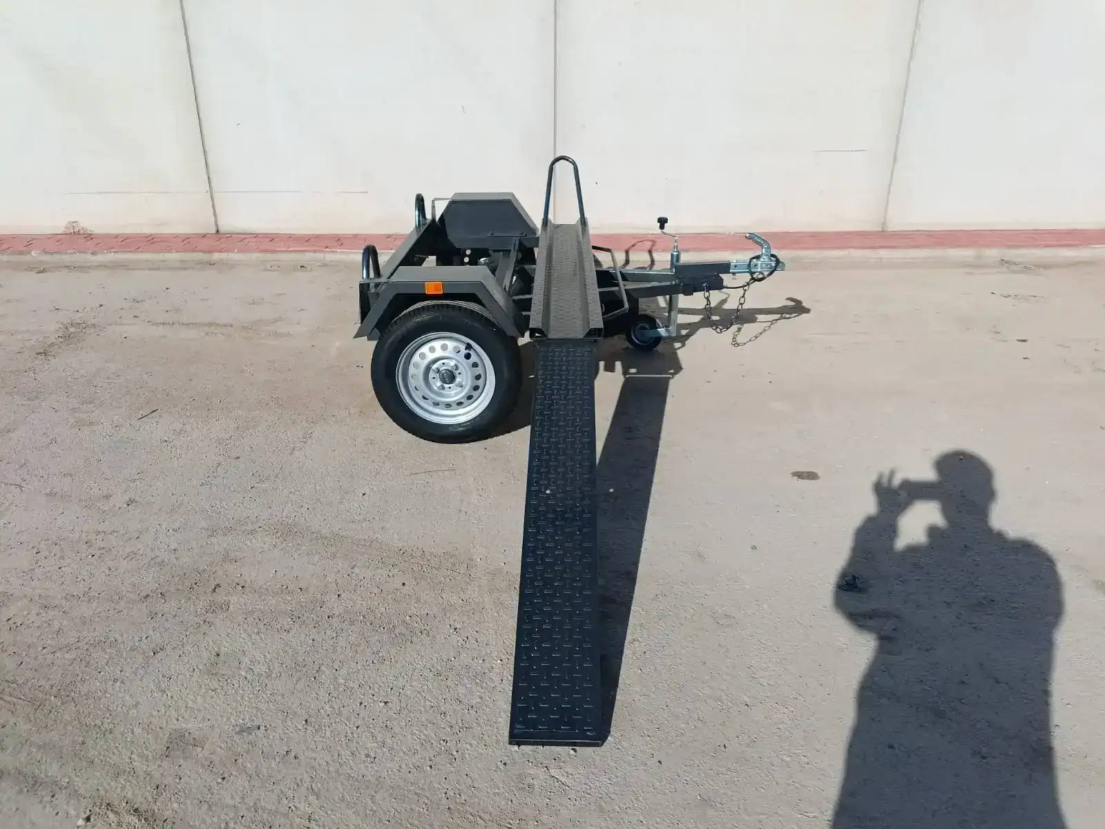 Remolque porta motos transversal para 1 moto - vista 2