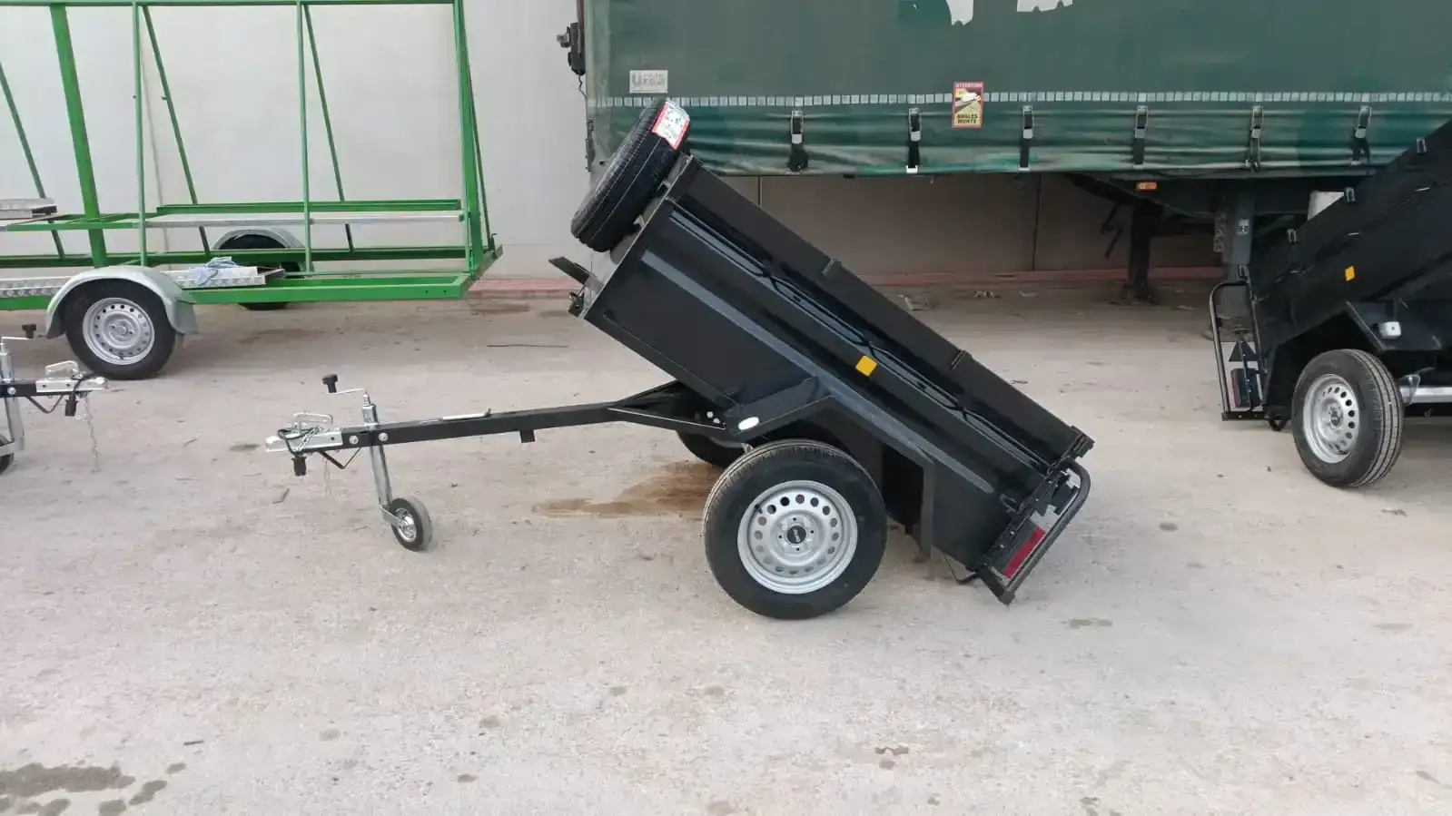 Remolque semibasculante 1 eje 1550x1200x520 | Basculante ruedas por fuera