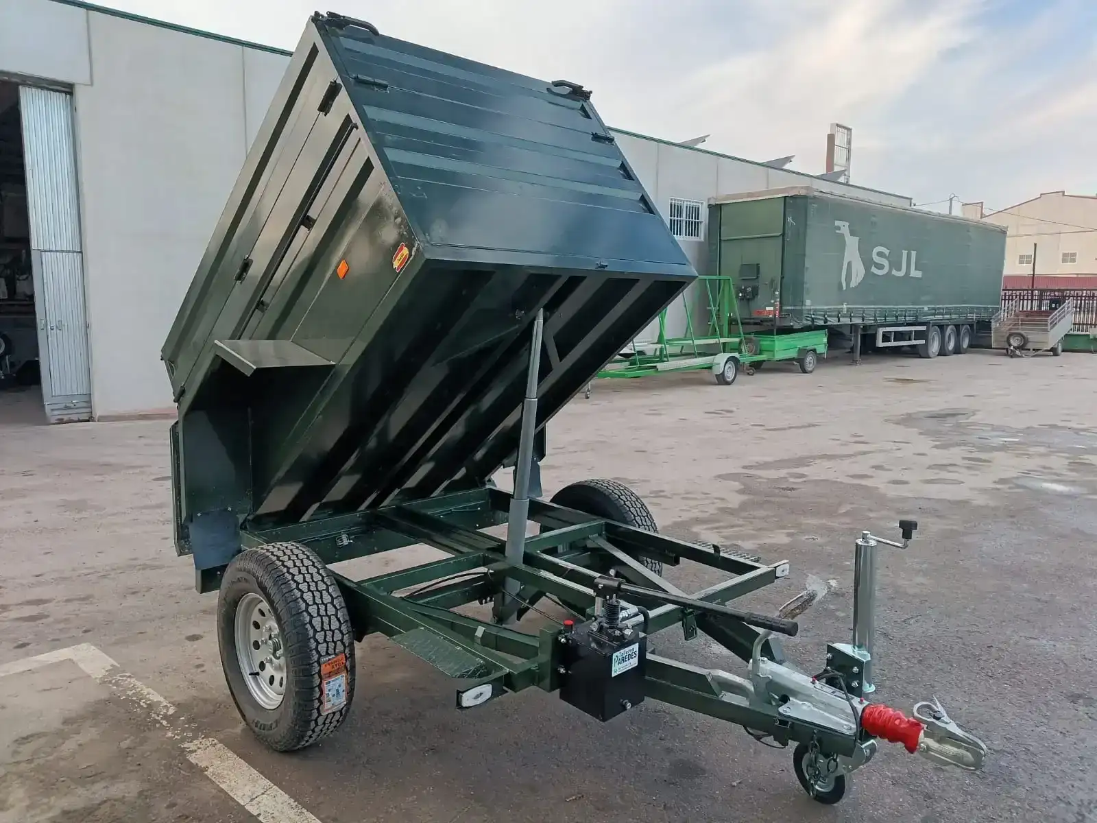 Remolque basculante todoterreno 1 eje 2000x1300X600+300 | Basculante ruedas por fuera