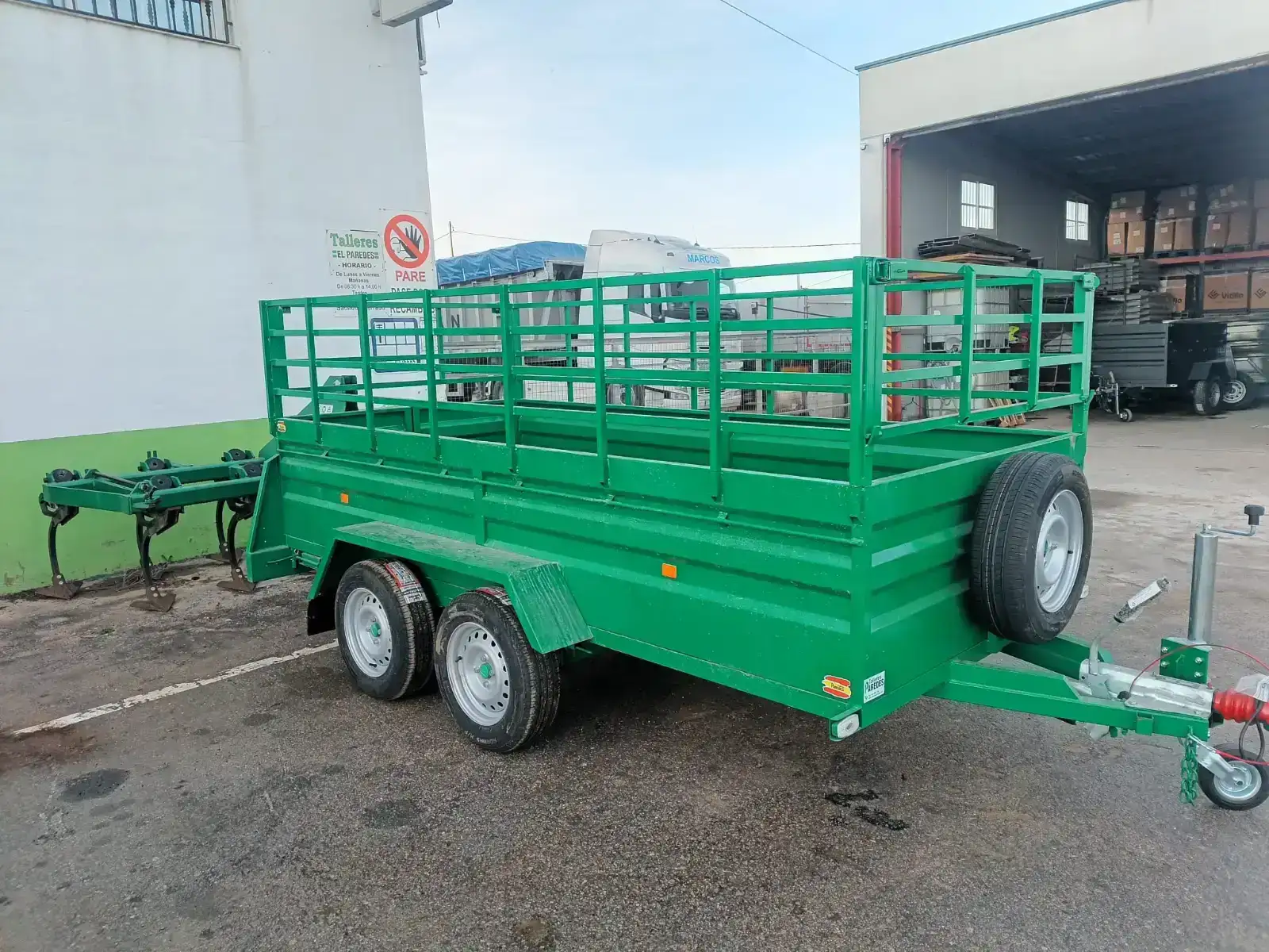 Remolque caja fija 2 ejes 3500X1600X600+600 - vista 1