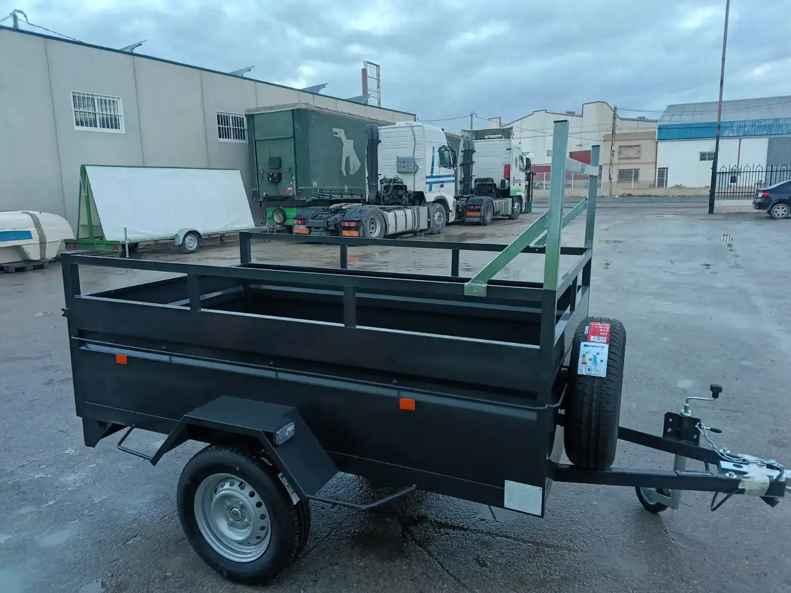 Remolque caja fija 2200x1300x500x200 1 eje  - vista 1