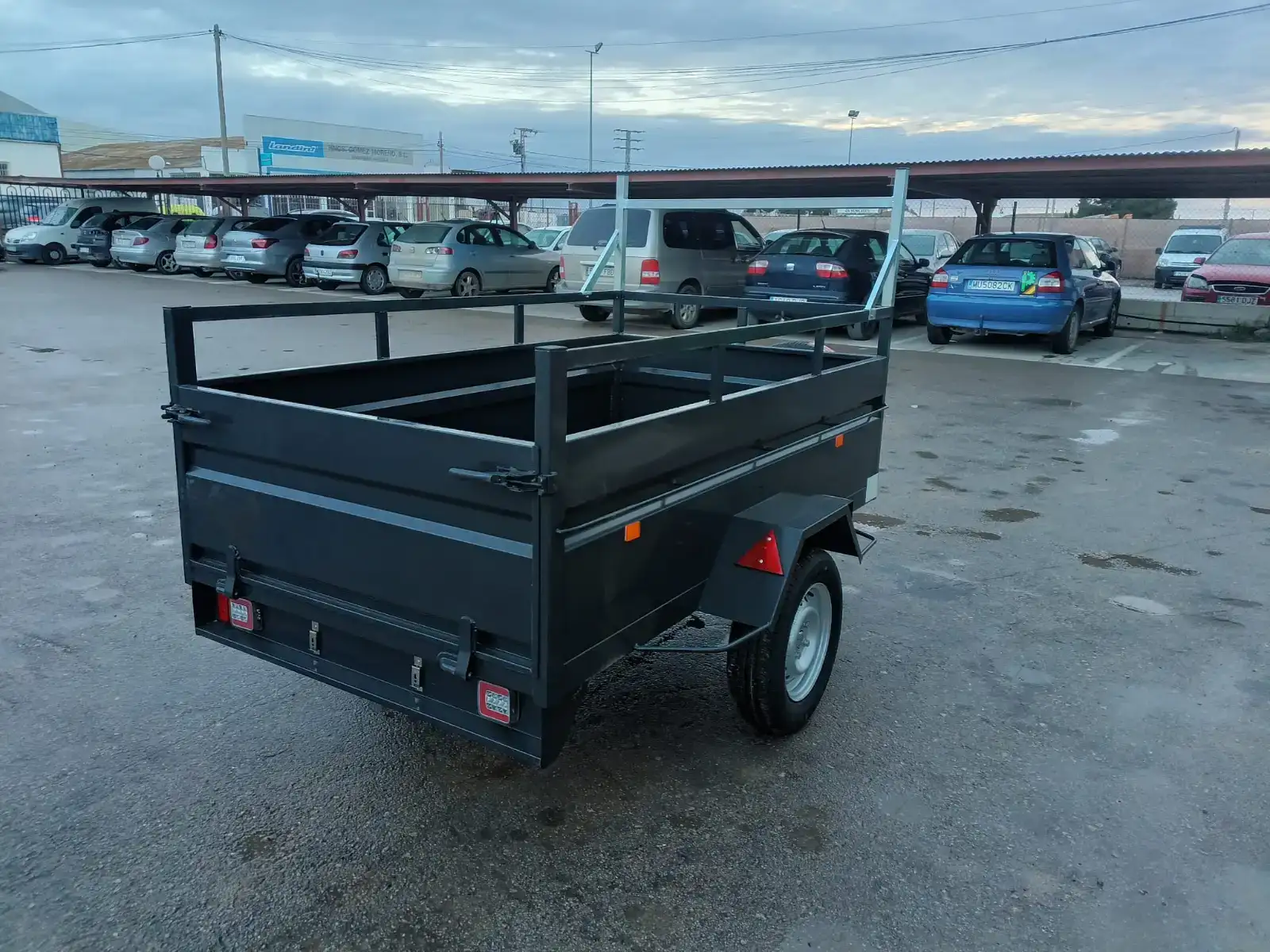 Remolque caja fija 2200x1300x500x200 1 eje  - vista 2