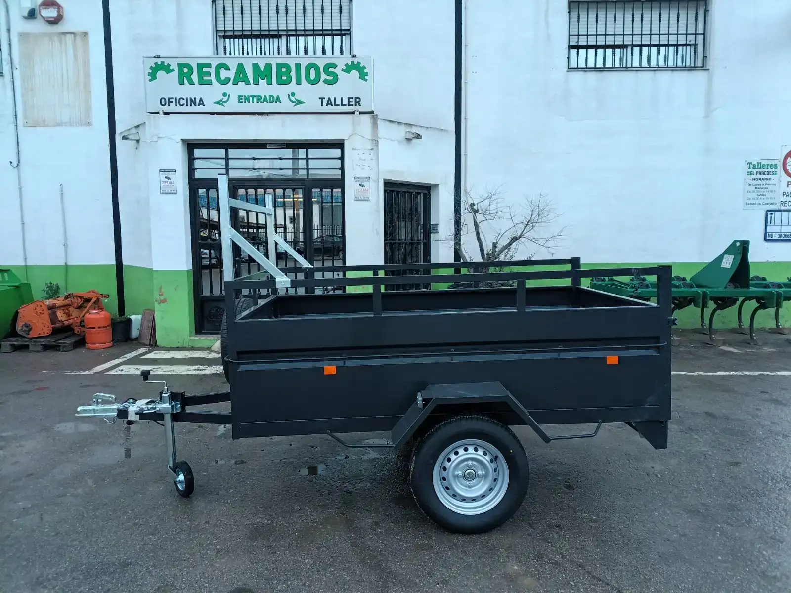 Remolque caja fija 2200x1300x500x200 1 eje  - vista 4
