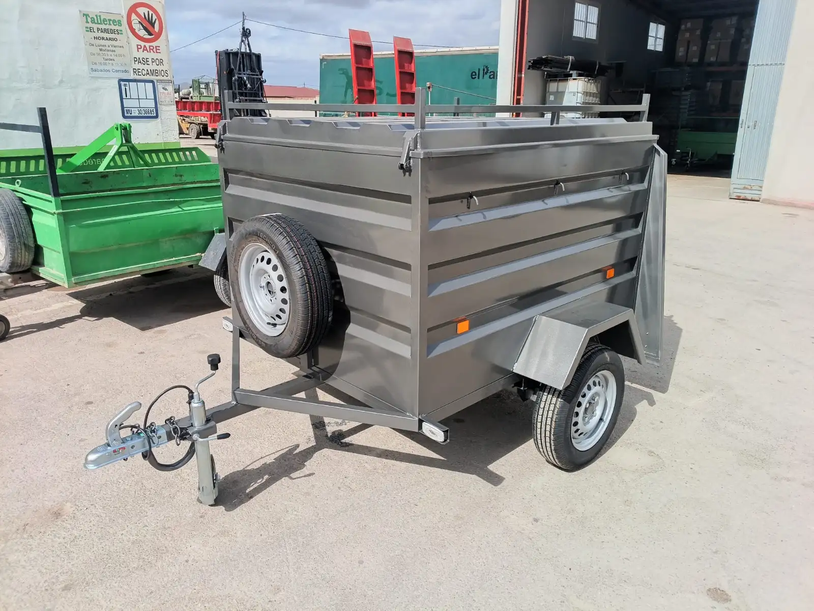 Remolque especial para depósitos de gasoil 1600x1200x1000+tapadera | especiales
