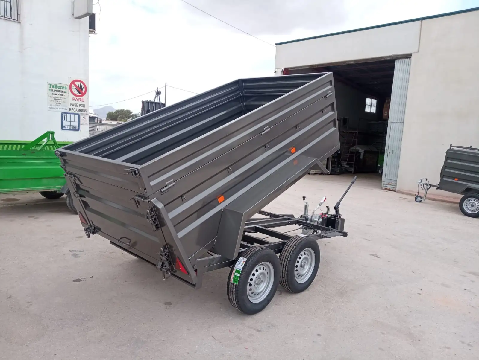Remolque basculante hidráulico 2 ejes 2500x1400x500+200 - vista 6