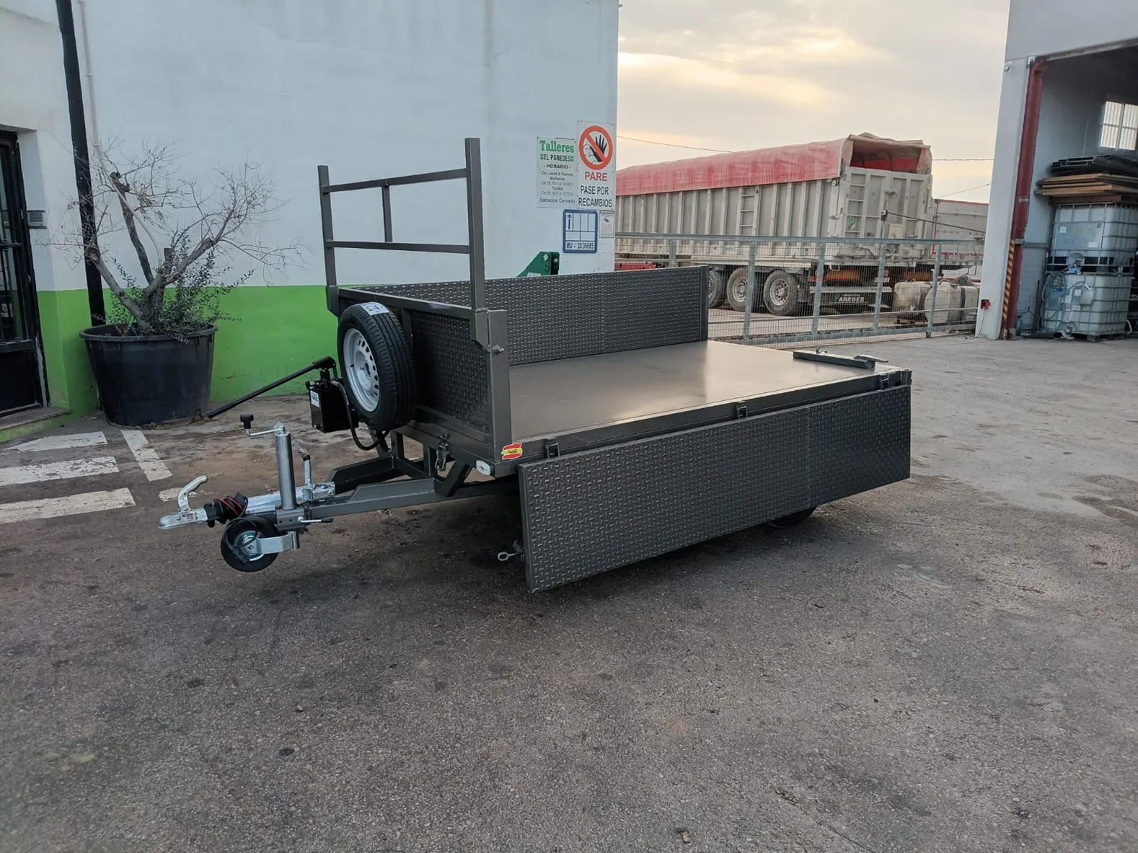 Remolque basculante 2600x1600X500 2 ejes - vista 11