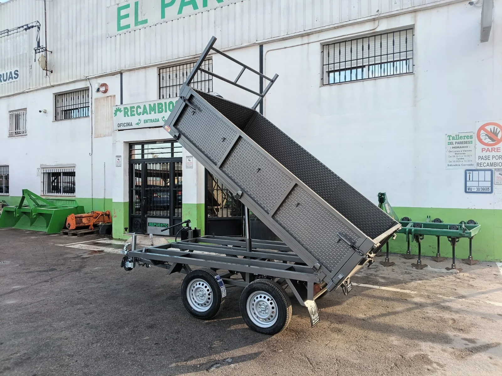 Remolque basculante 2600x1600X500 2 ejes - vista 4