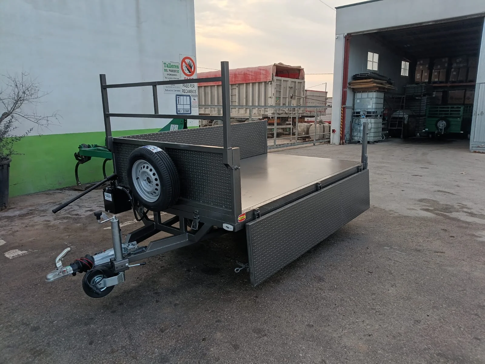 Remolque basculante 2600x1600X500 2 ejes - vista 9