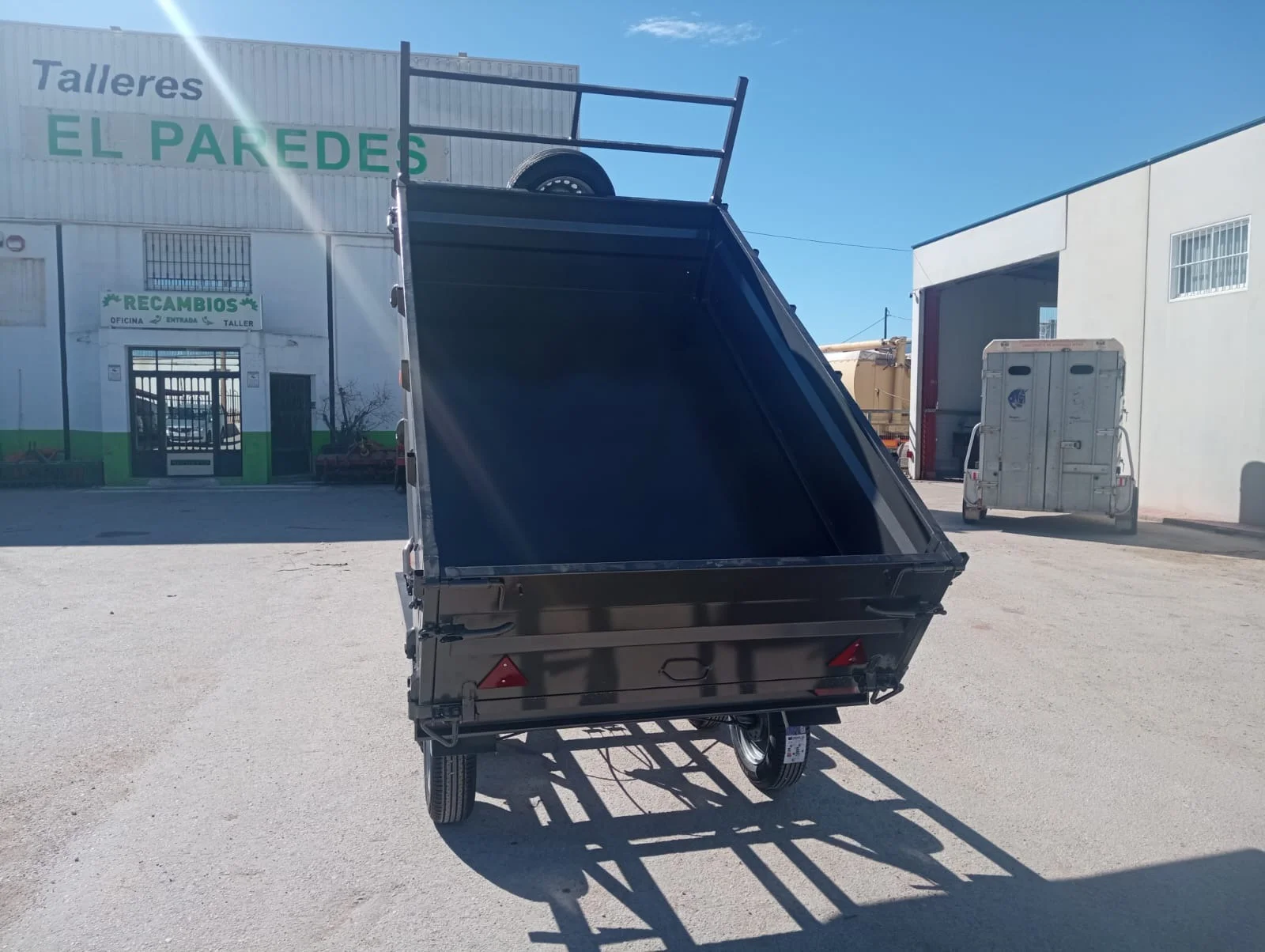 Remolque basculante hidráulico 2600x1600x500 - vista 9