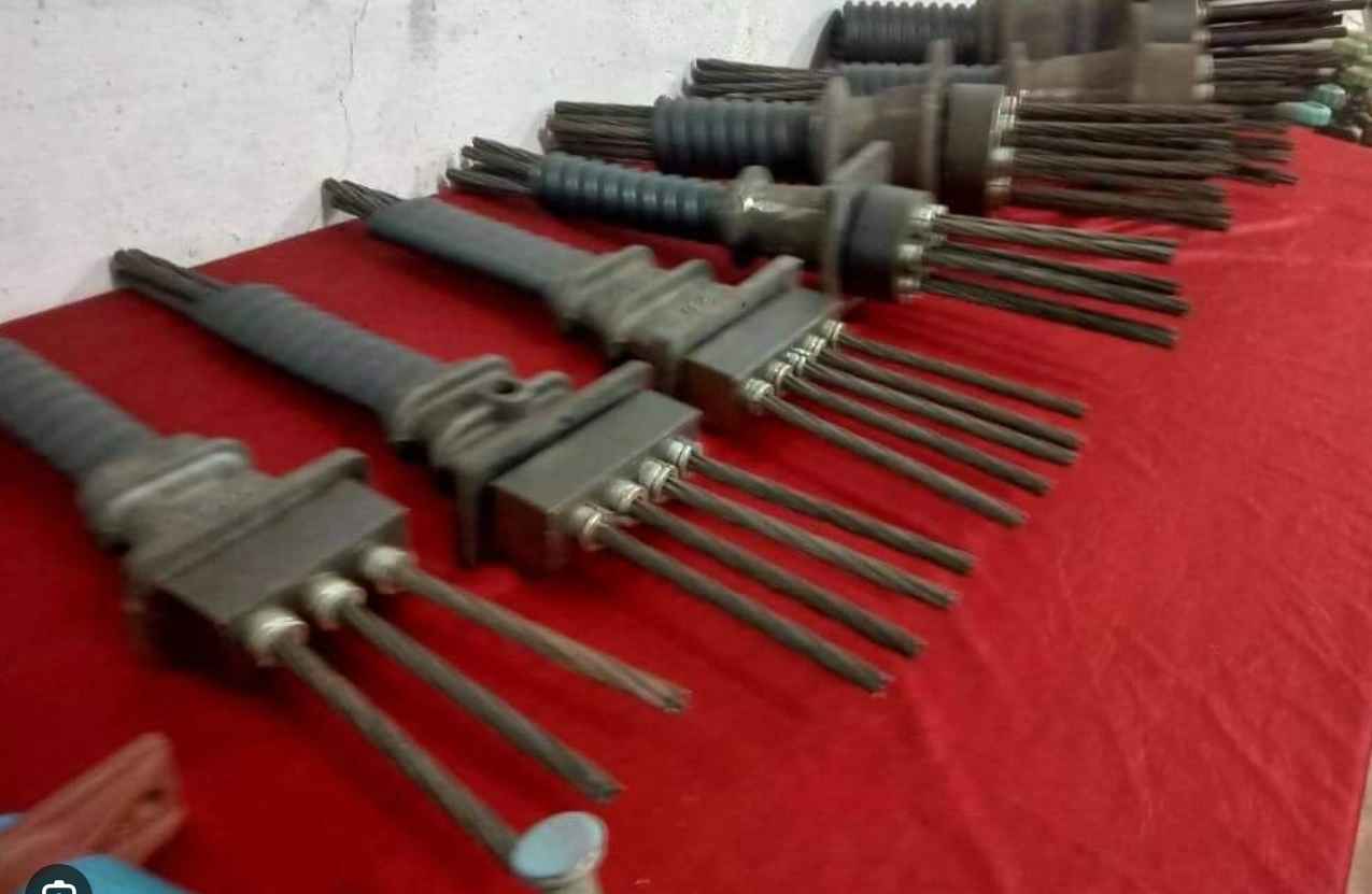 BOT: Importation des systèmes de post-tension complets.