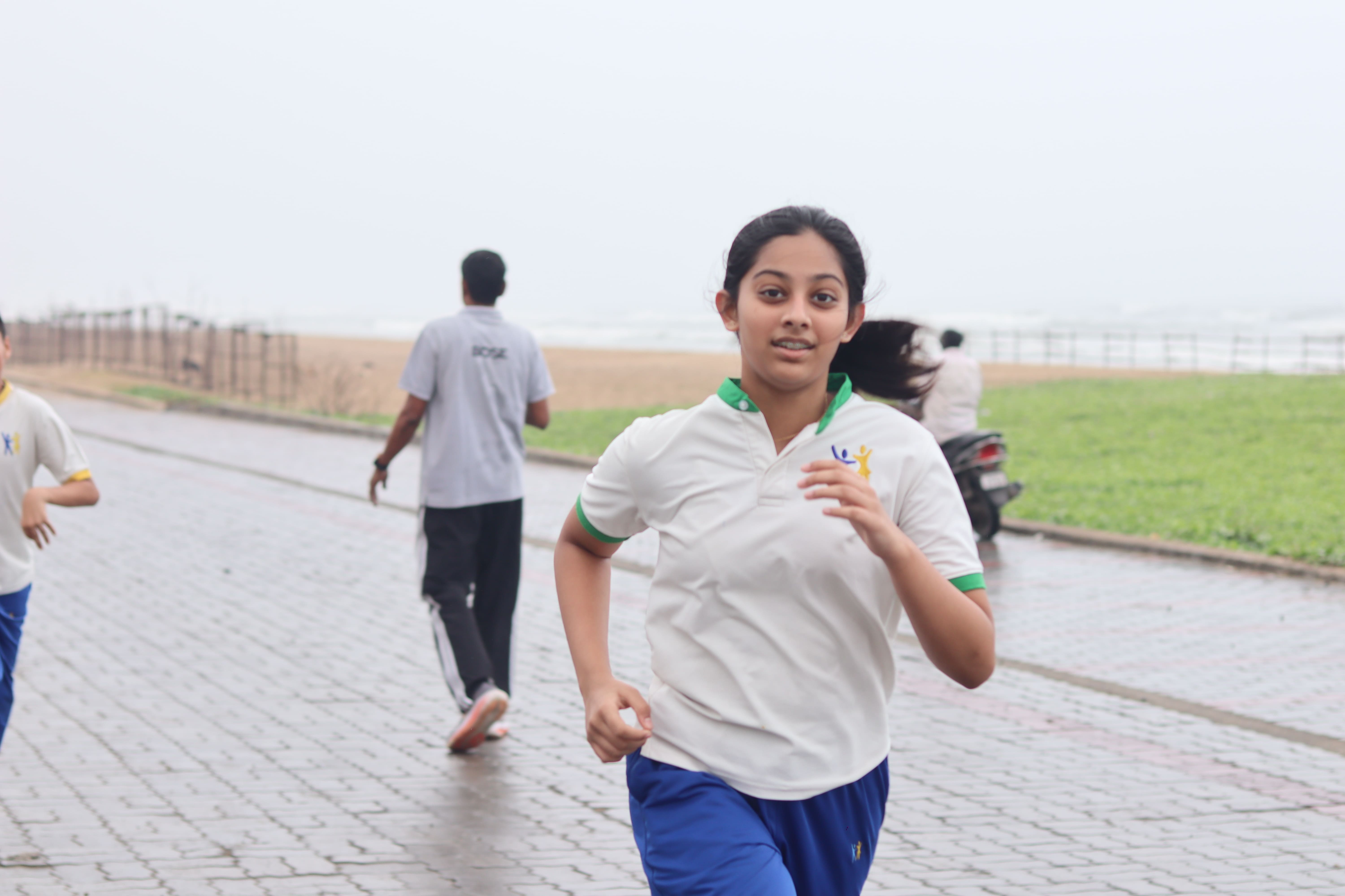 runners at finish line