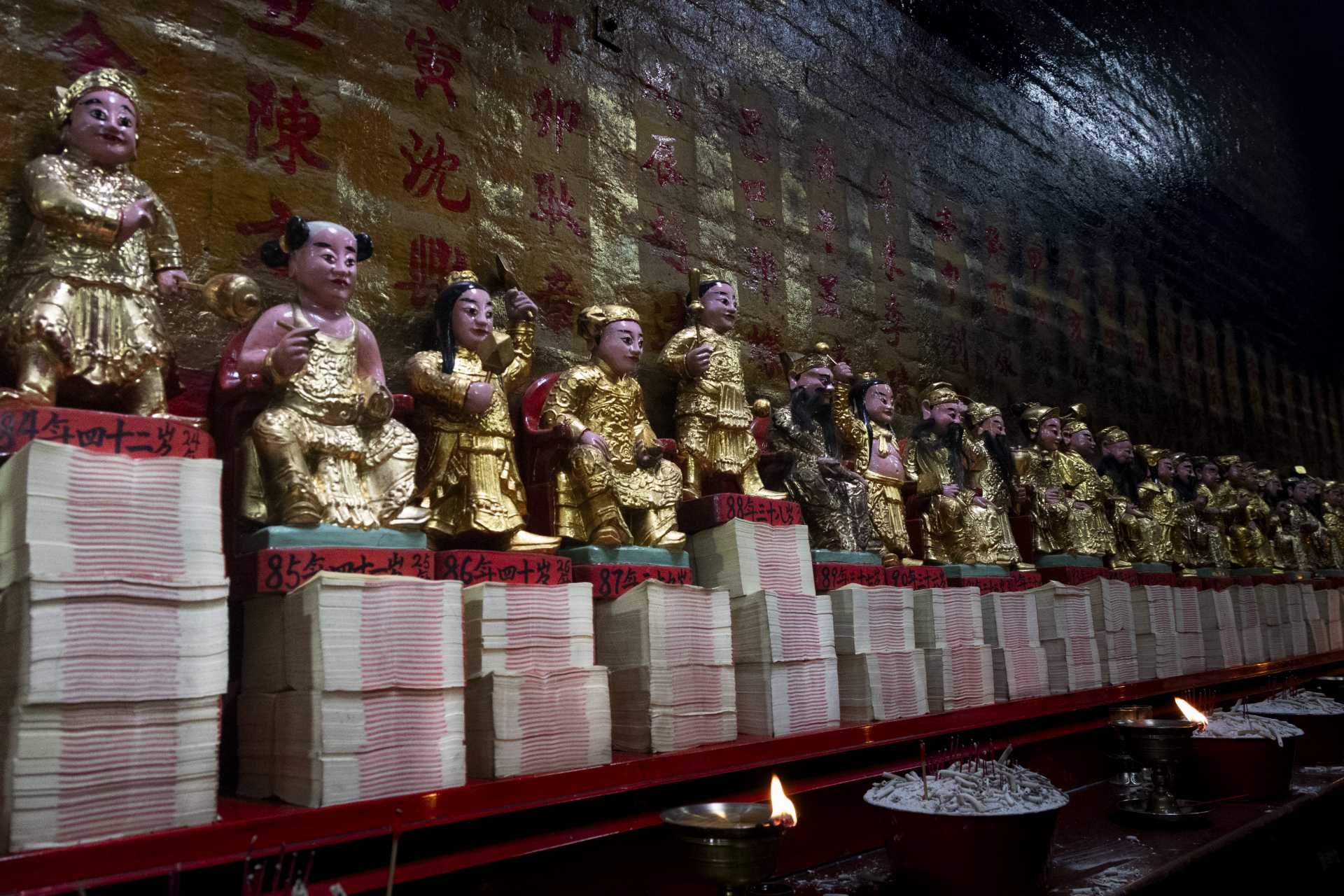 A hall with many golden Buddha statues.