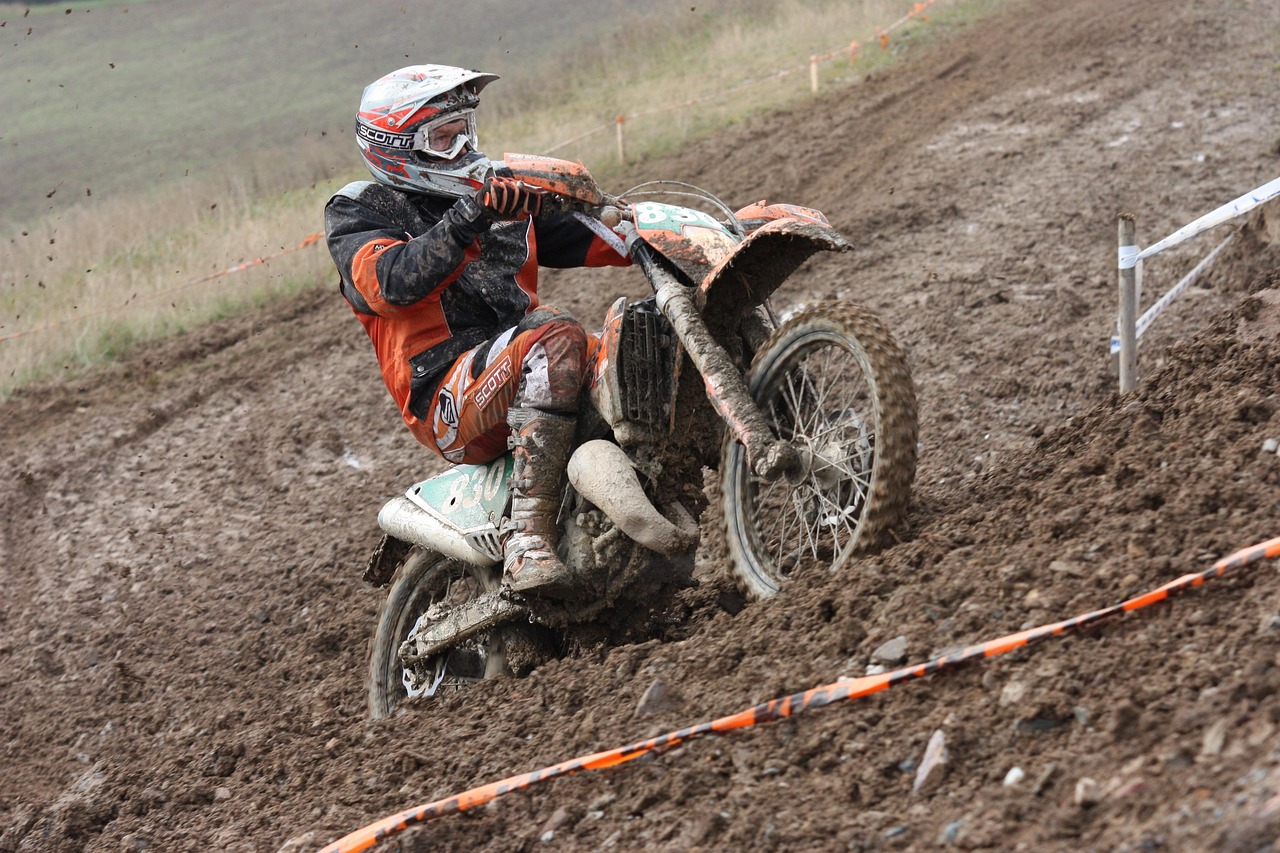 Qué es el enduro y en qué se diferencia del motocross