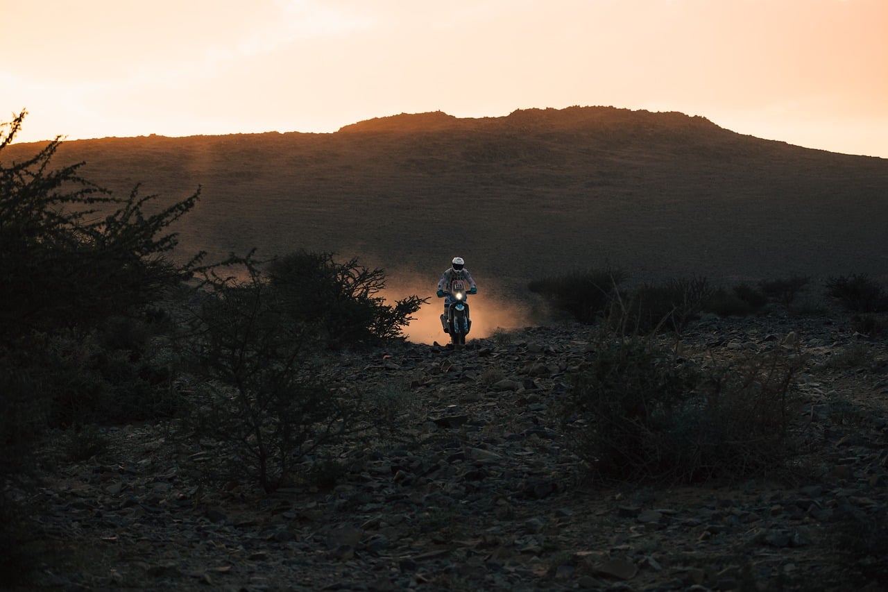 Viajar en moto por África: papeles, moto y preparación