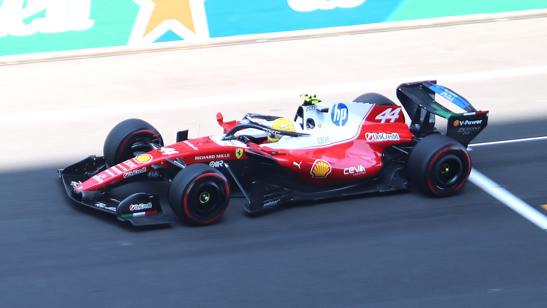 El Ferrari de Lewis Hamilton en los entrenamientos libres de la temporada 2026