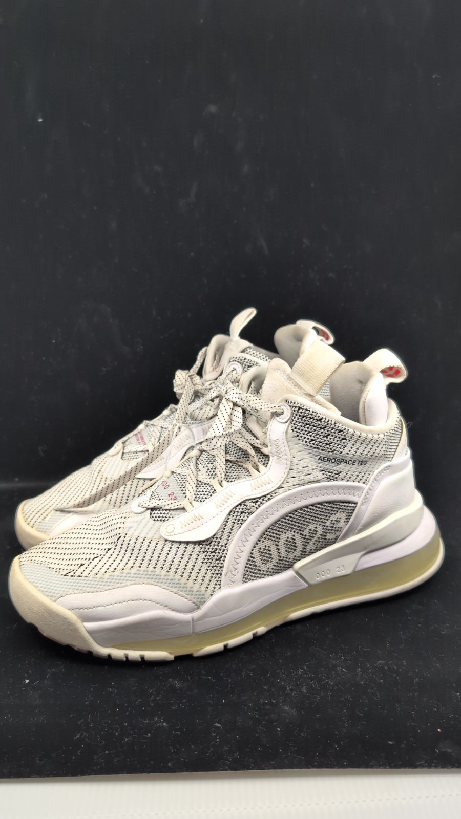 Jordan Aerospace 720 White Gym Red Black - Media 3