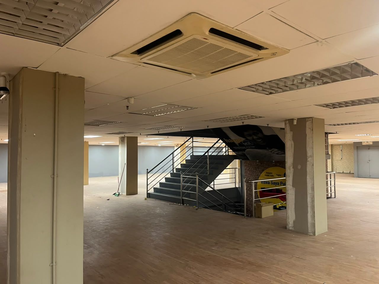 4-Storey Commercial Building for Rent — Opposite KB Mall — photo 3
