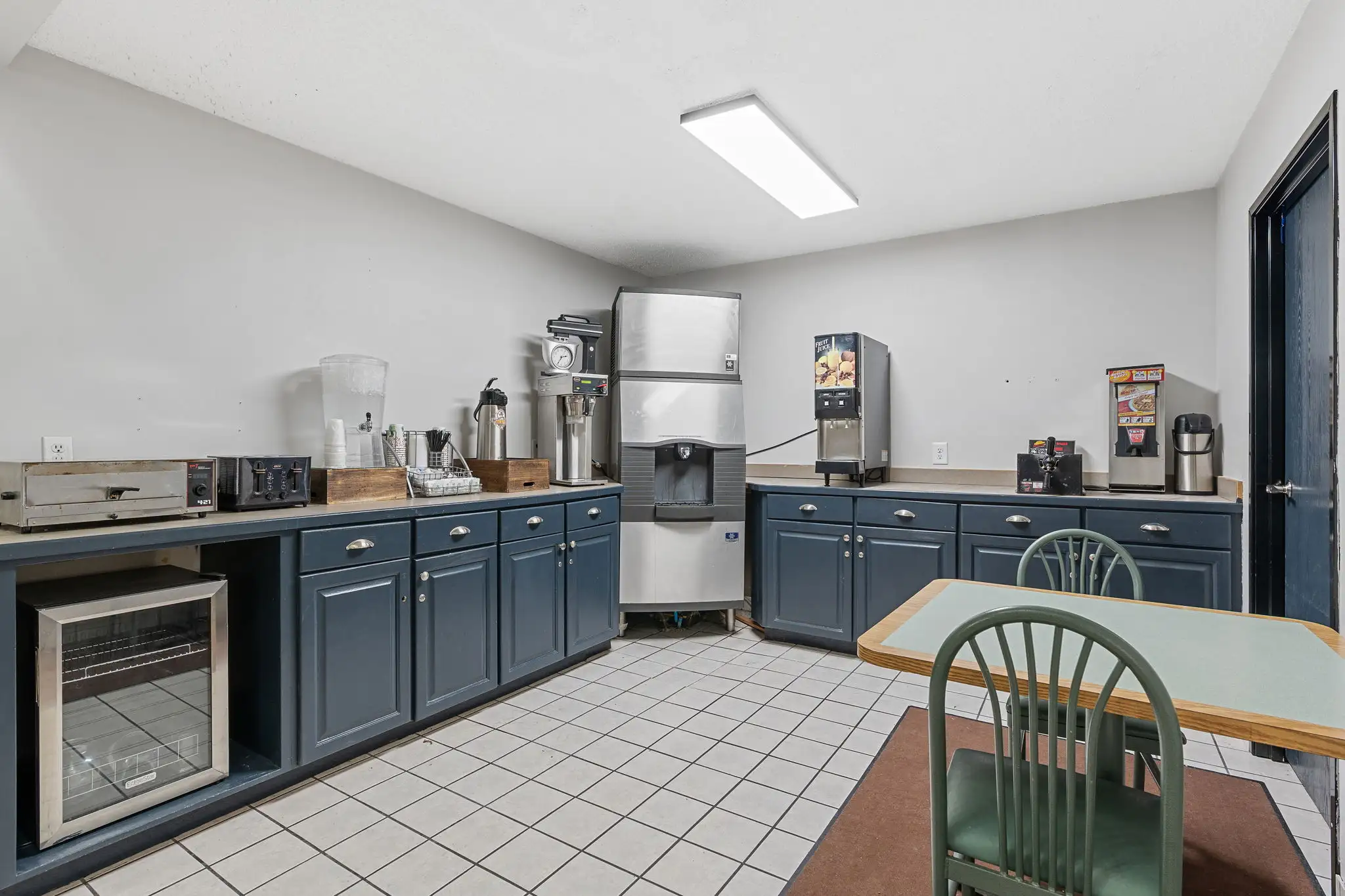 Willow Inn Suites Fargo-Moorhead screenshot 2