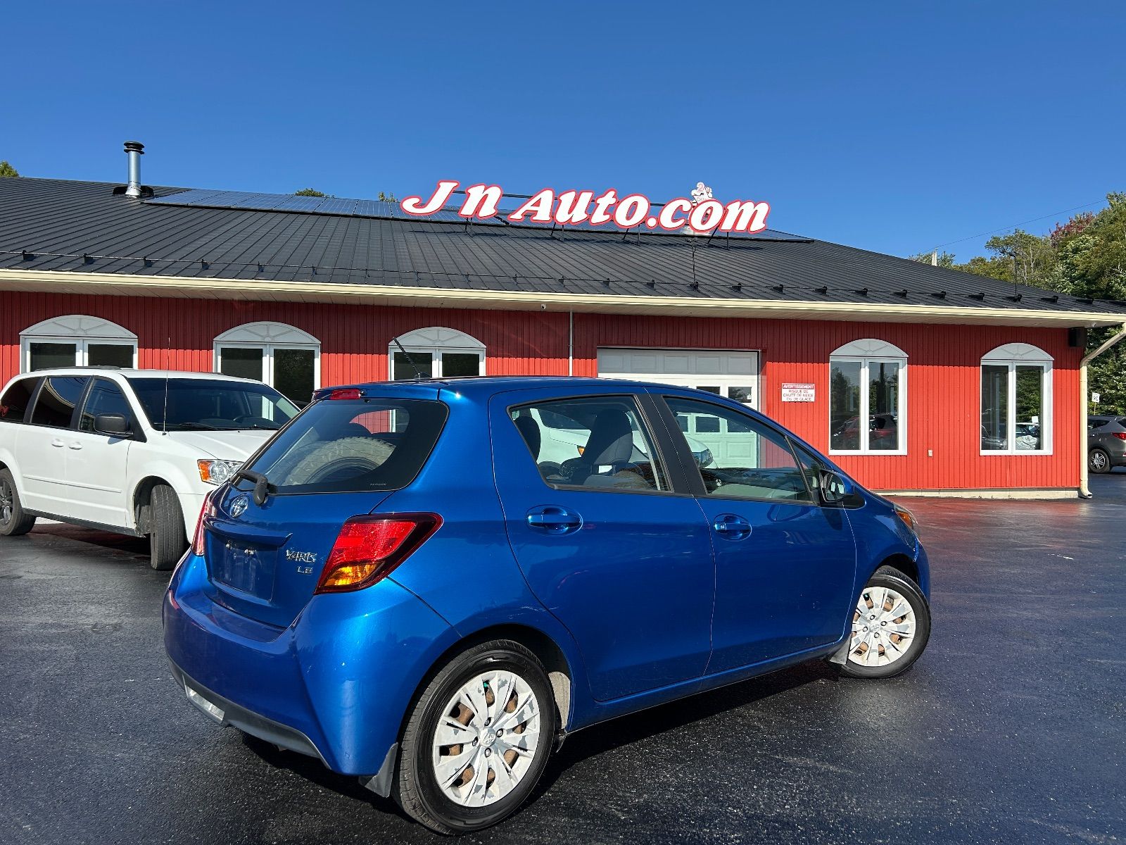 2016 TOYOTA Yaris LE vignette 2