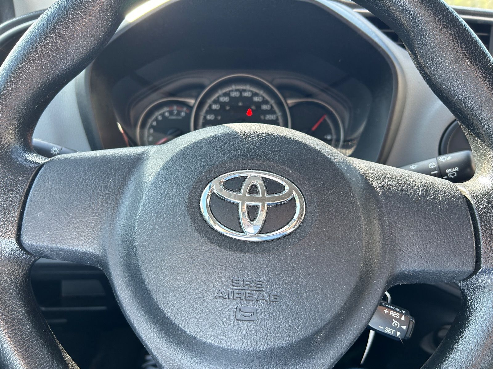 2016 TOYOTA Yaris LE vignette 6