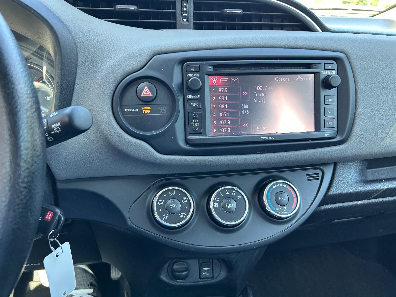 2016 TOYOTA Yaris LE vignette 4