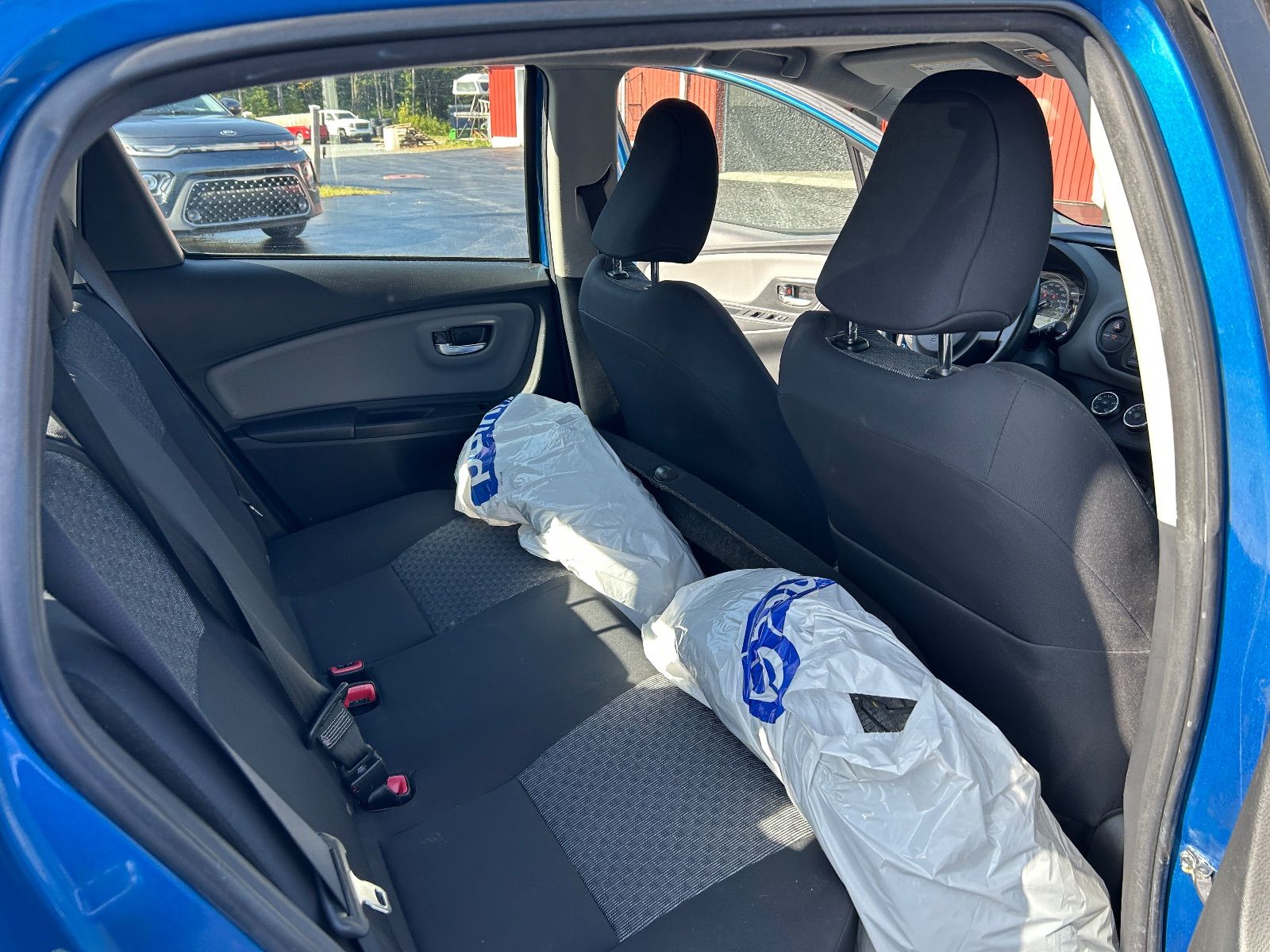 2016 TOYOTA Yaris LE vignette 9