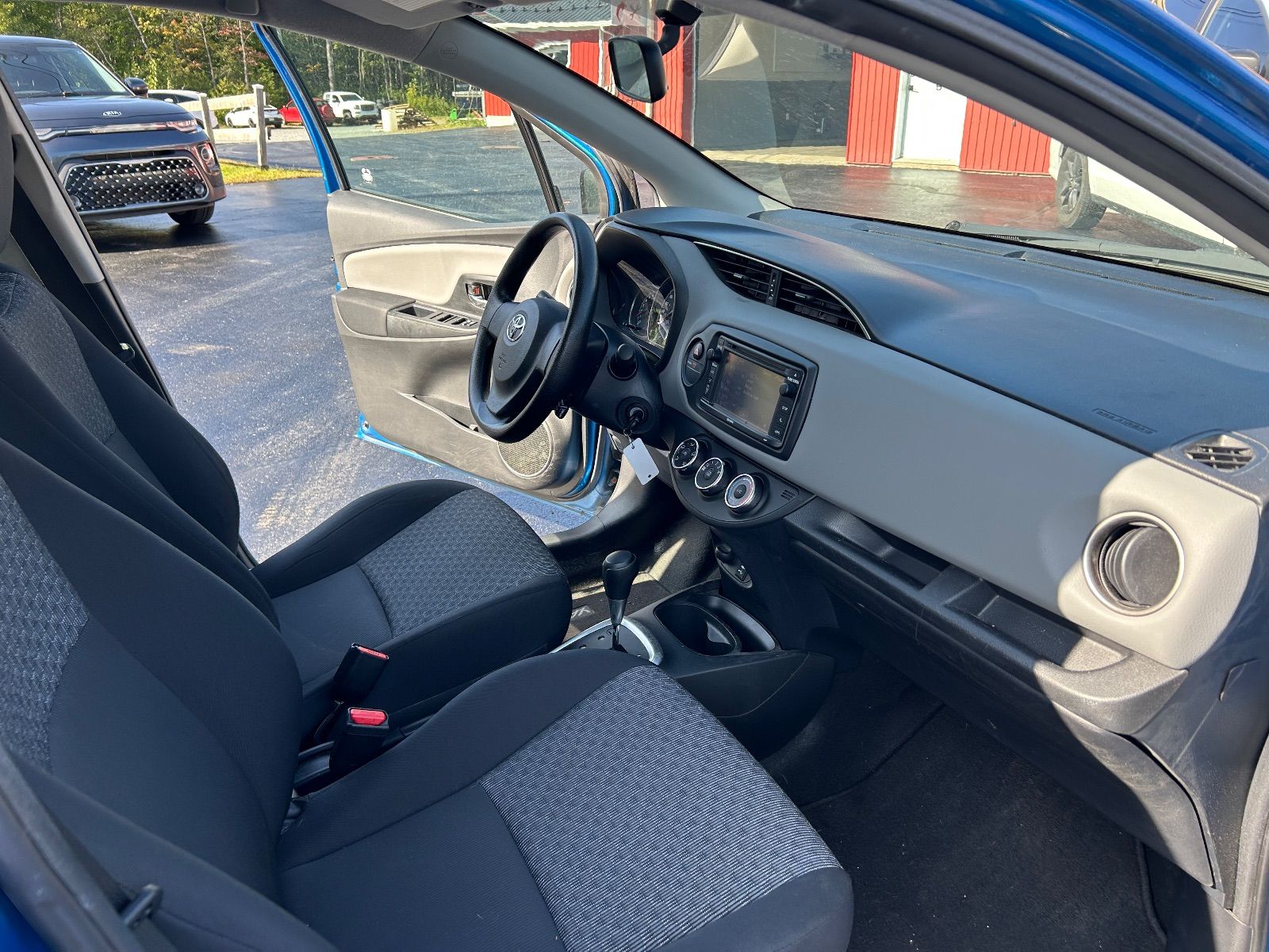 2016 TOYOTA Yaris LE vignette 8