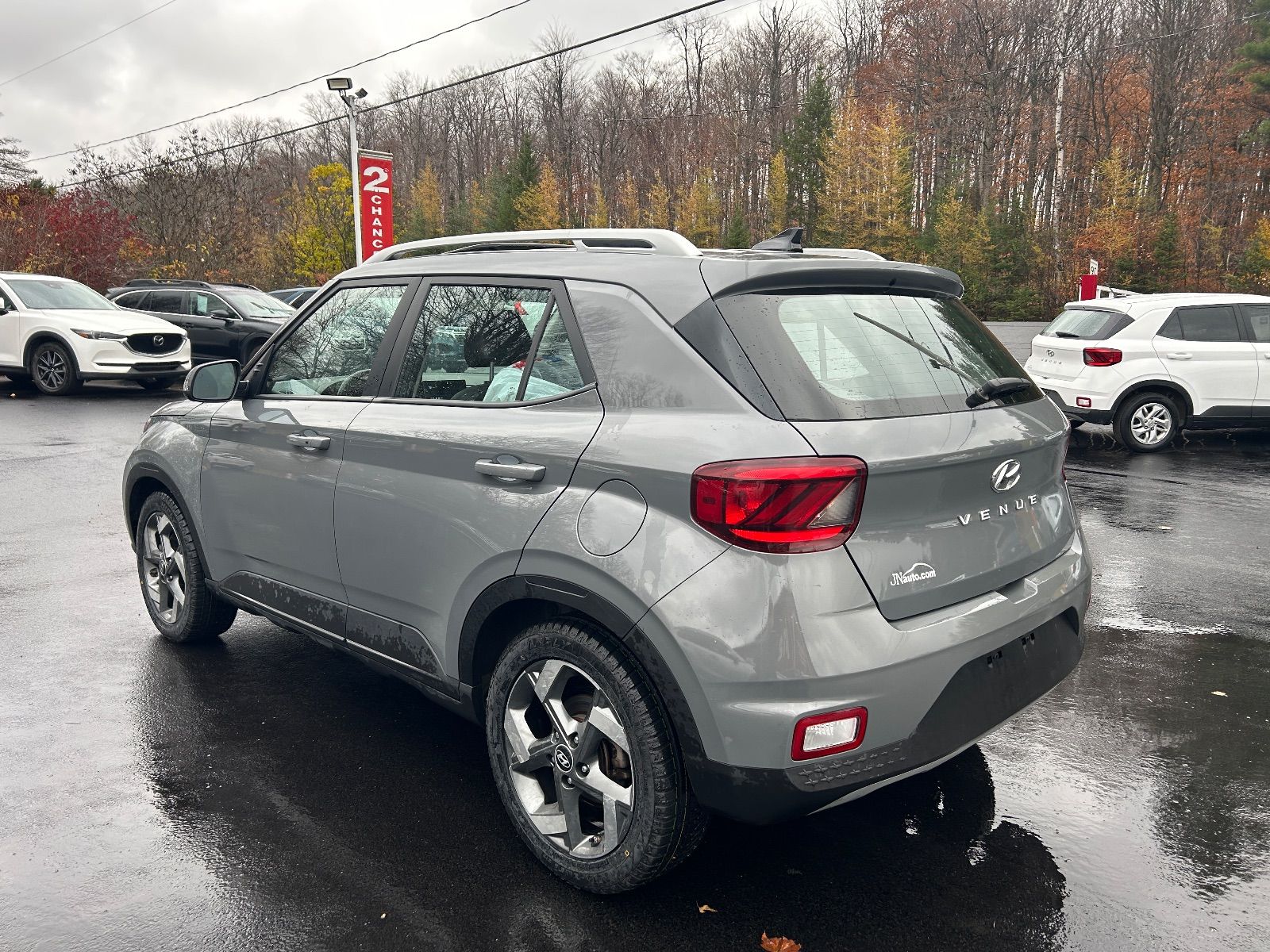 2021 HYUNDAI Venue SEL vignette 4