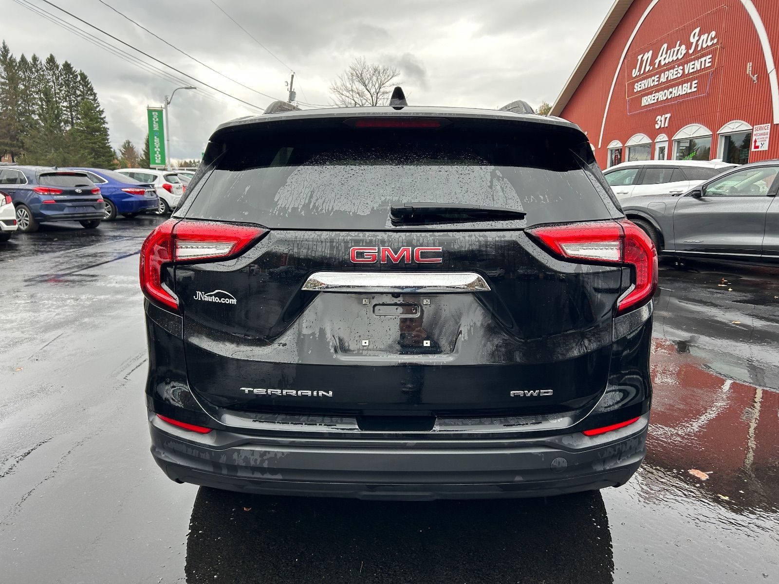2022 GMC Terrain SLE AWD vignette 3