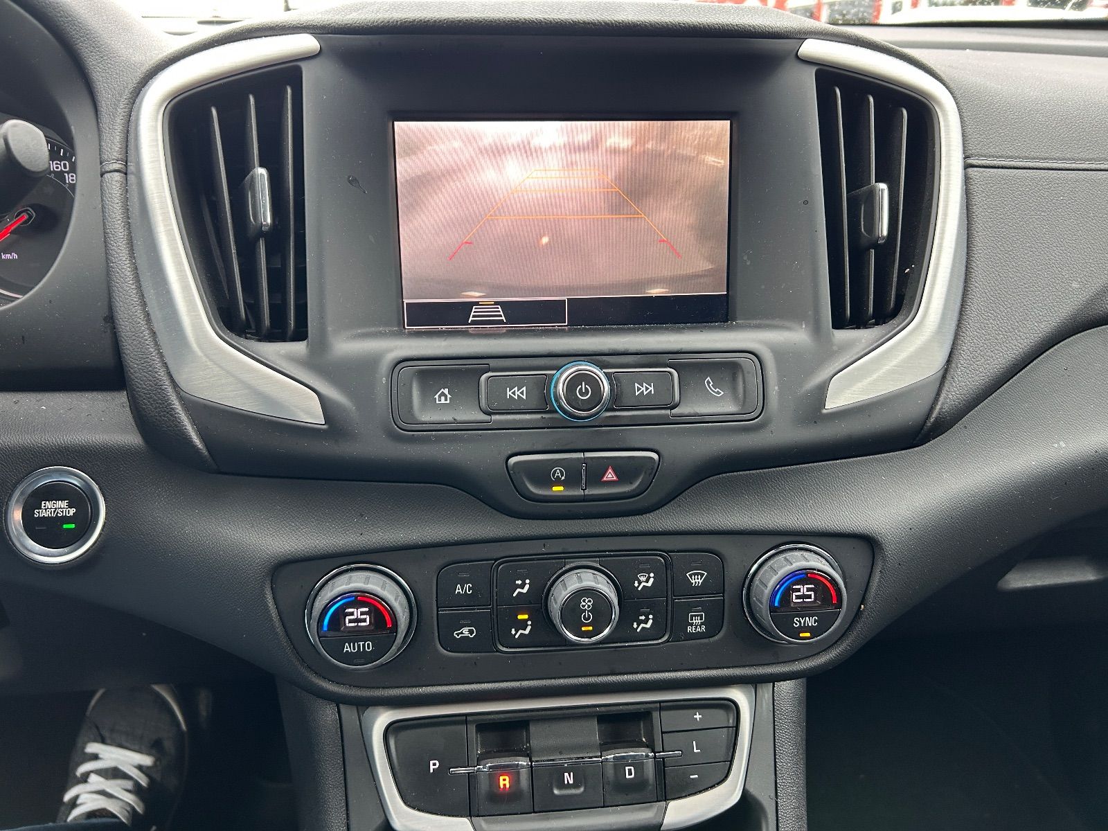 2022 GMC Terrain SLE AWD vignette 13