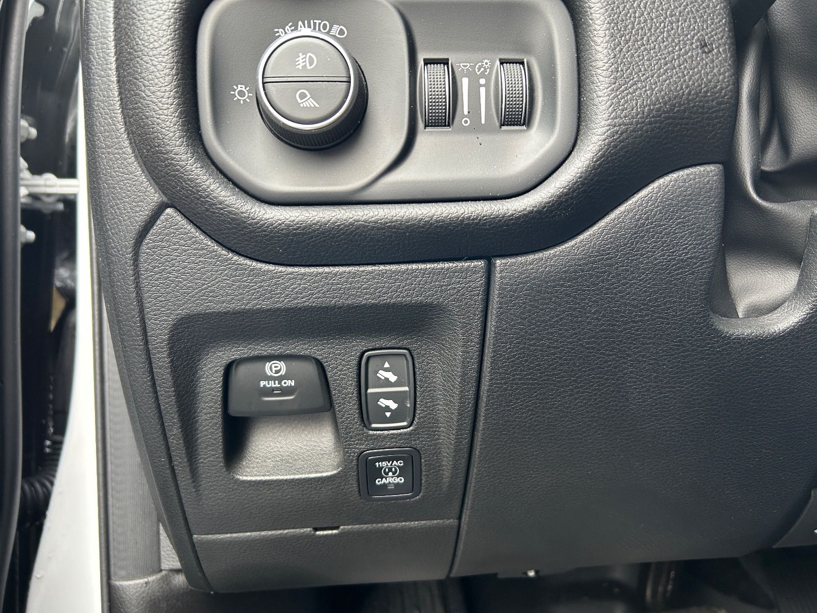 2025 RAM 1500 Rebel vignette 8