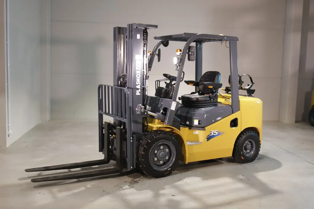 Nova empilhadeira a GLP versátil e potente.