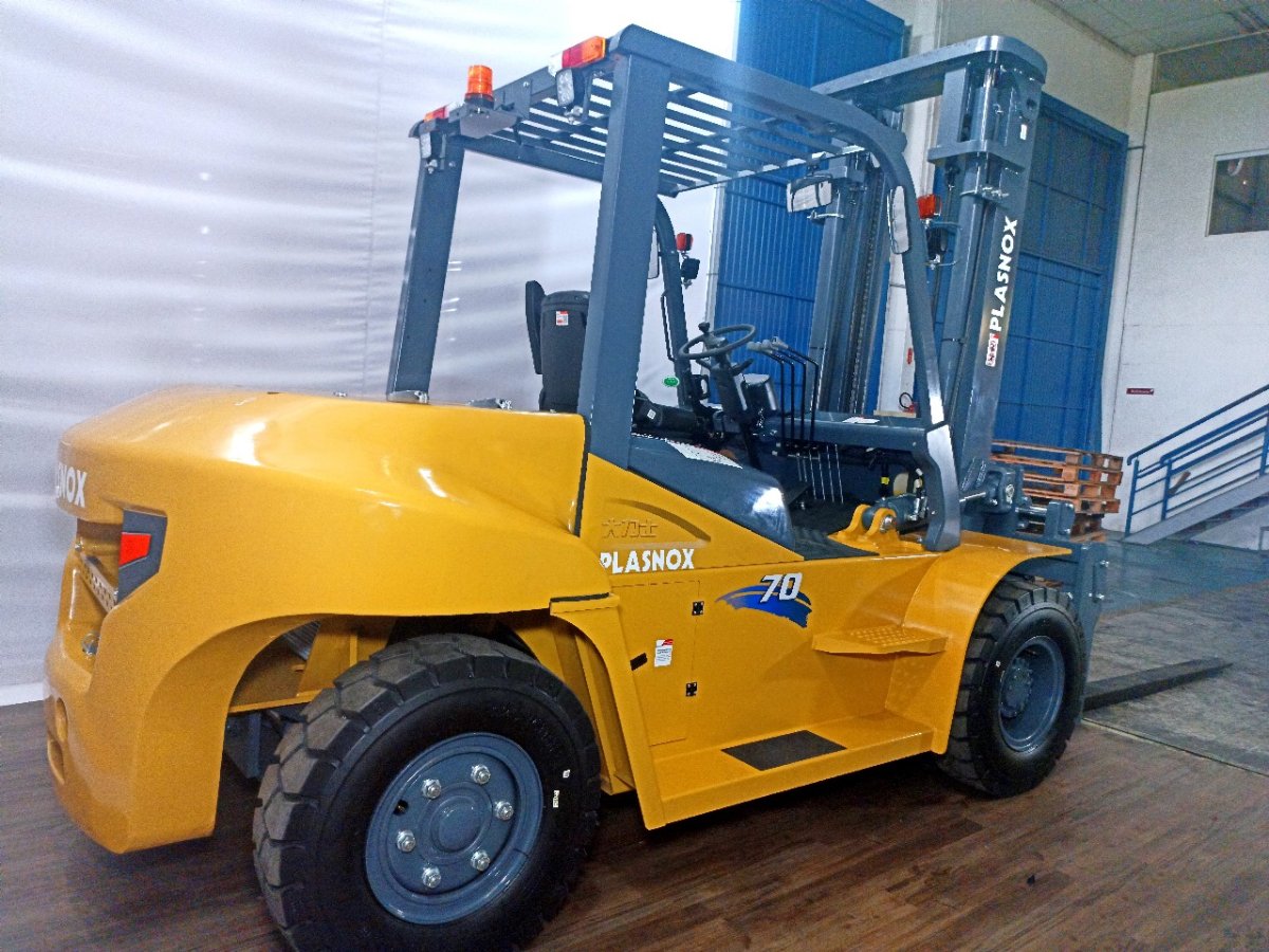 Empilhadeira CPCD70-W2K2-M400