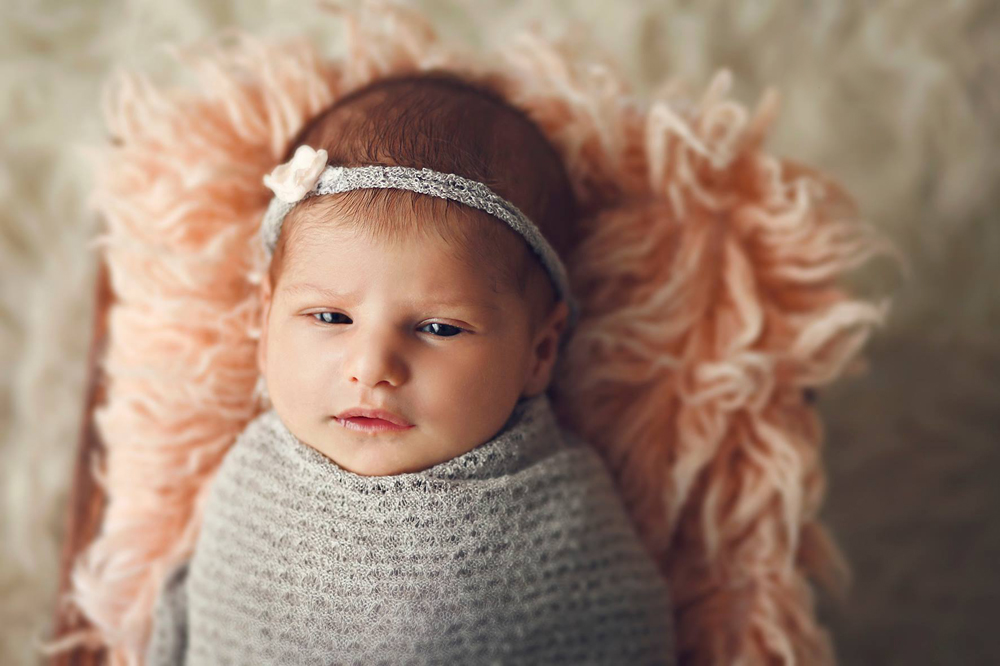 Einfühlsame Neugeborenenfotografie Hamburg - Newborn Art Bild 10
