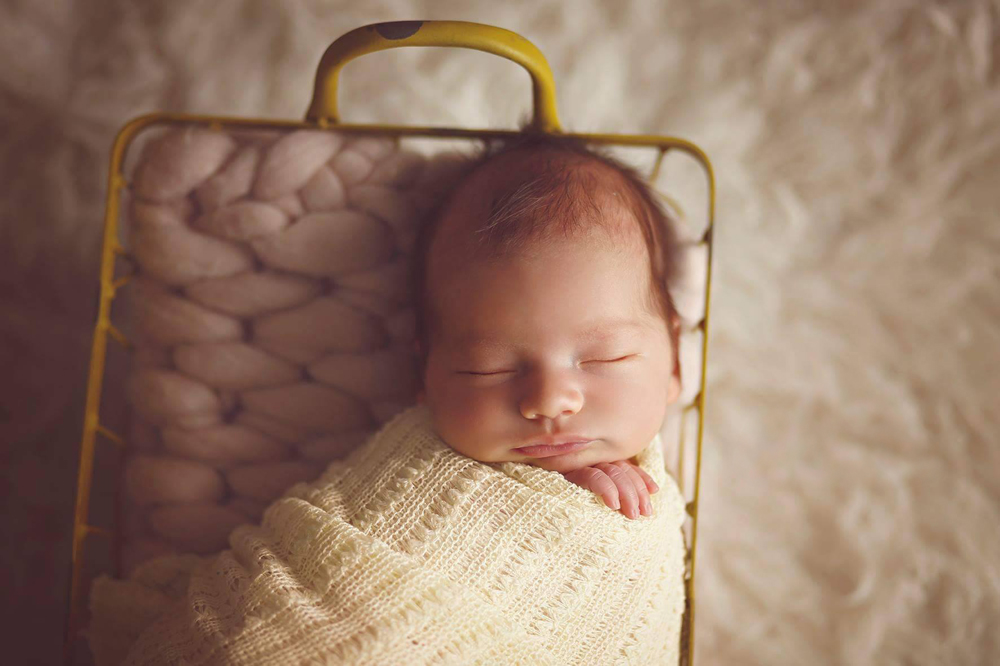 Einfühlsame Neugeborenenfotografie Hamburg - Newborn Art Bild 11