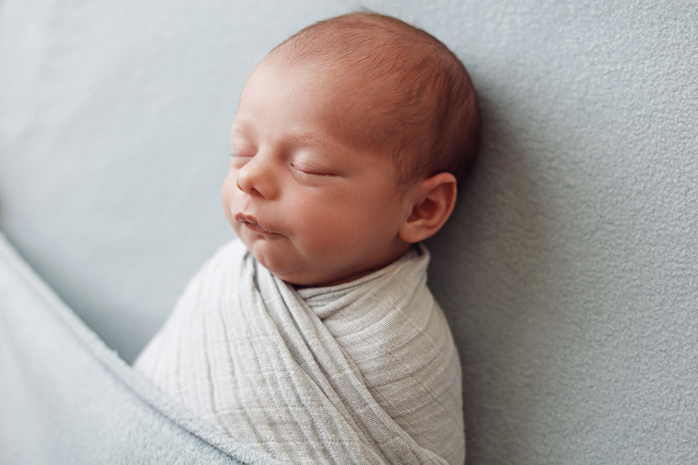 Einfühlsame Neugeborenenfotografie Hamburg - Newborn Art Bild 15