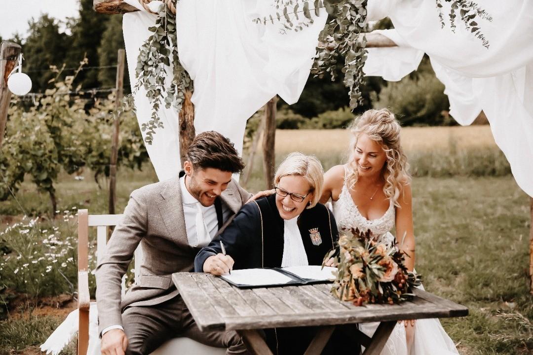 Achtergrond voor Trouwambtenaar en Ceremonieel spreker Karin