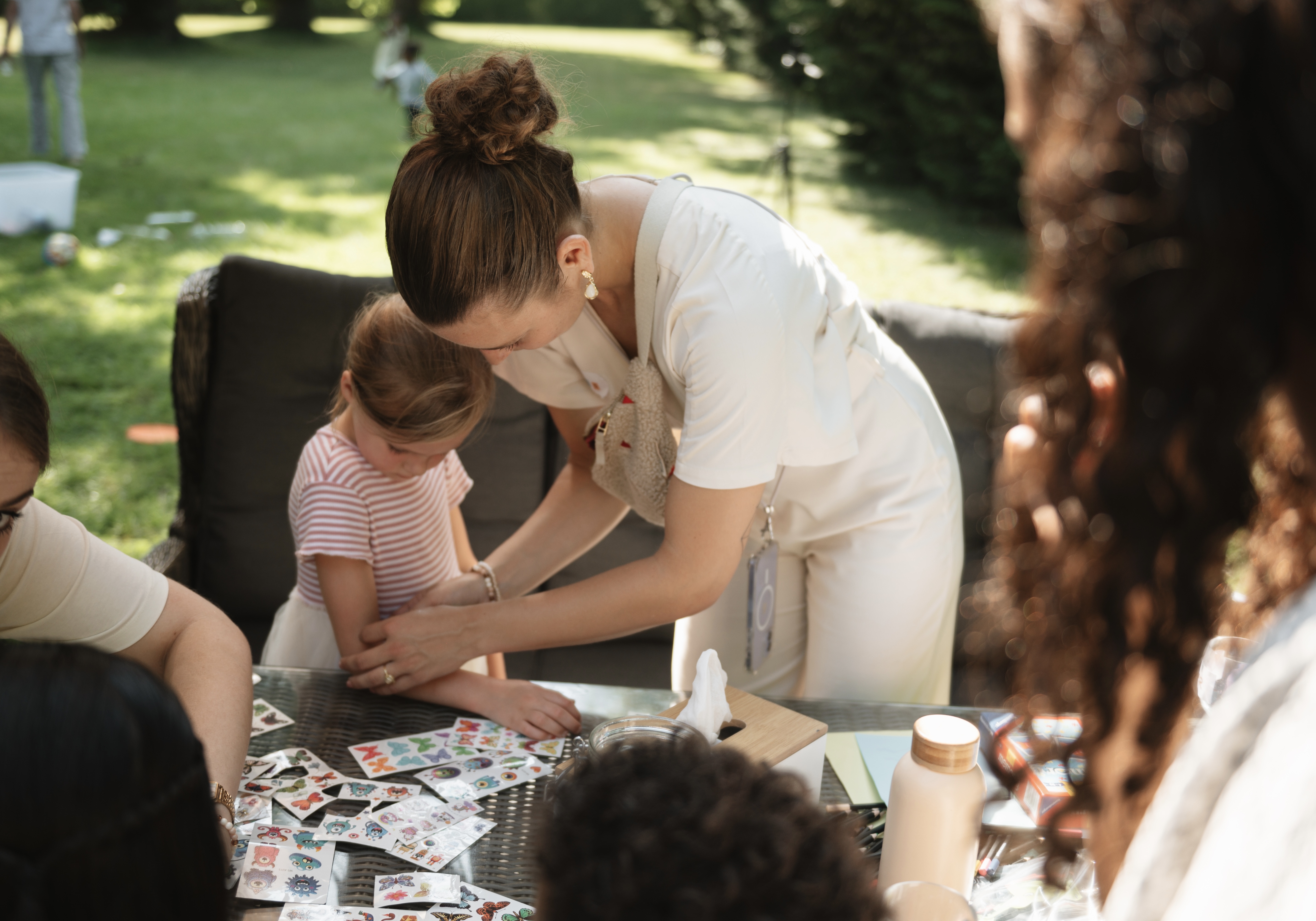 Achtergrond voor The Weddingnannies