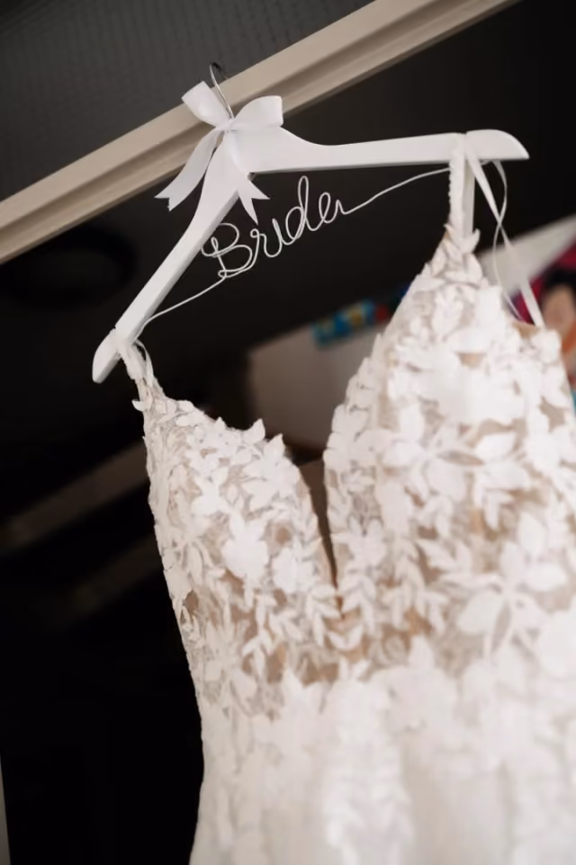 Kledinghanger Bride
