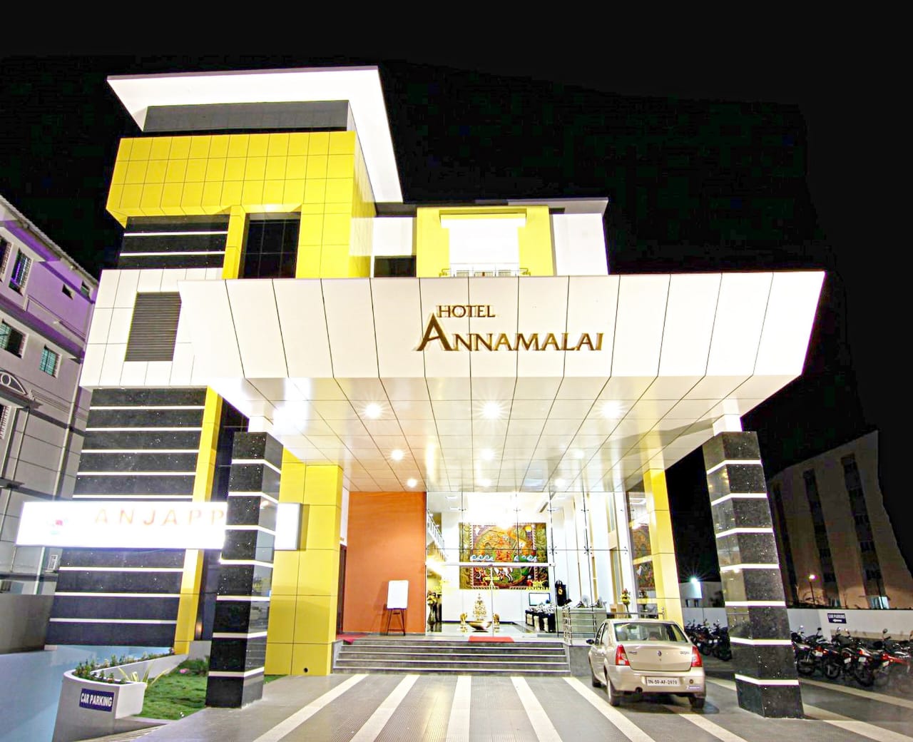 The tranquil entrance of the Hotel Annamalai branch.