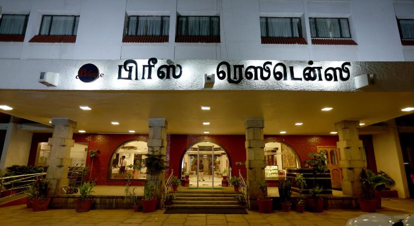 The calm and modern reception of the Le Dupleix branch.