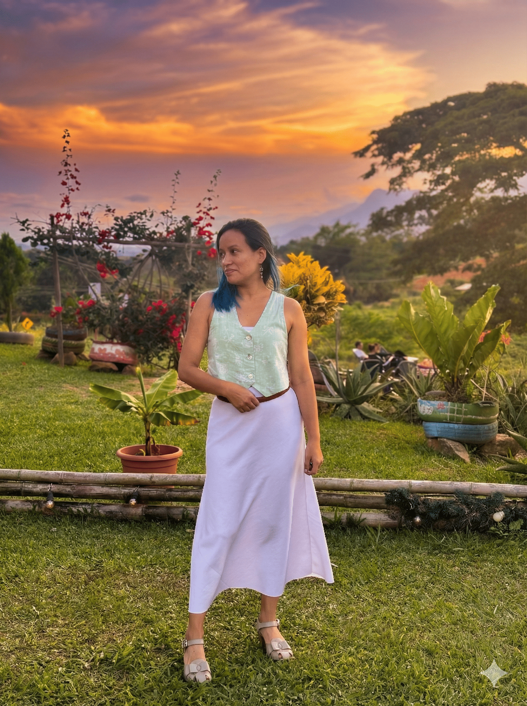 Diana Salgado en un columpio