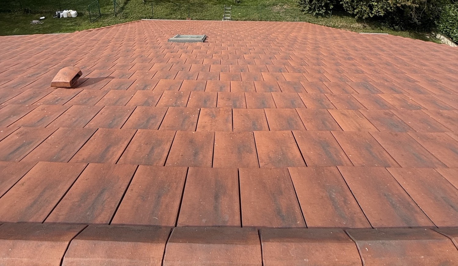 Le même toit, propre et comme neuf après nettoyage